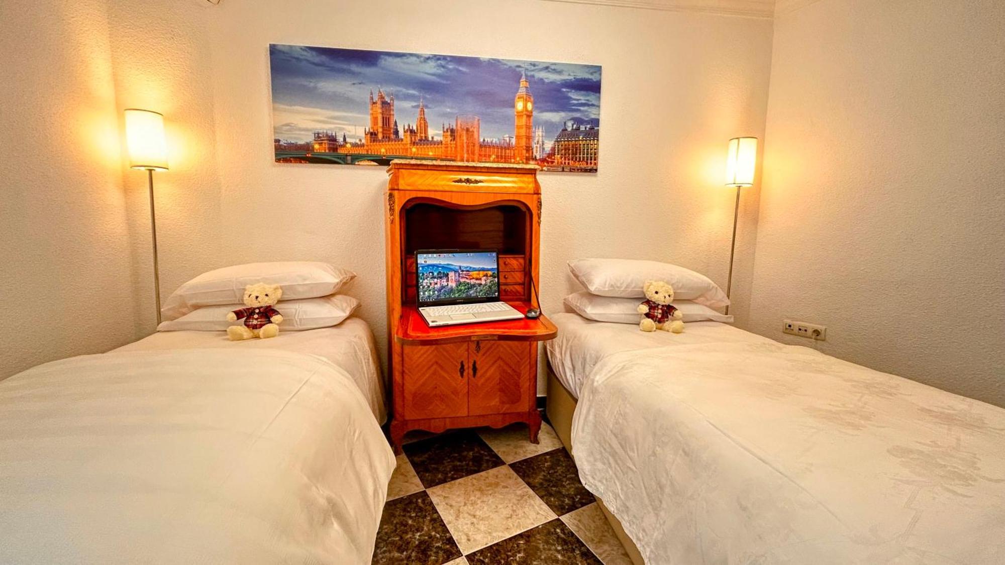 Iberos Royal Apartman La Zubia Kültér fotó